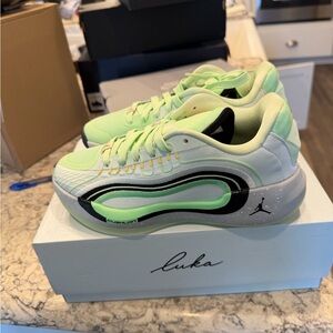 Girls  Luca Jordan  Green Sneakers size 5.5 Y new in box